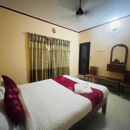 Hotel Peace Ganga Inn Pokhara Extérieur photo
