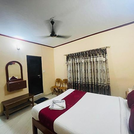 Hotel Peace Ganga Inn Pokhara Extérieur photo