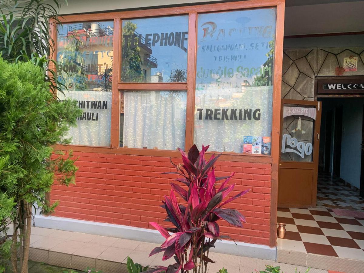 Hotel Peace Ganga Inn Pokhara Extérieur photo