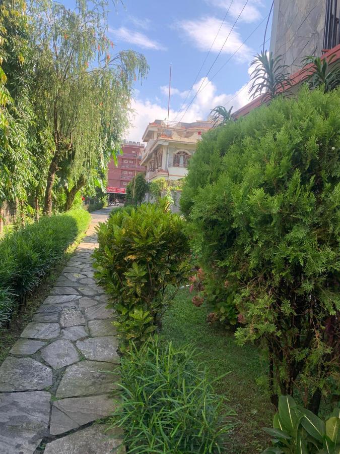 Hotel Peace Ganga Inn Pokhara Extérieur photo