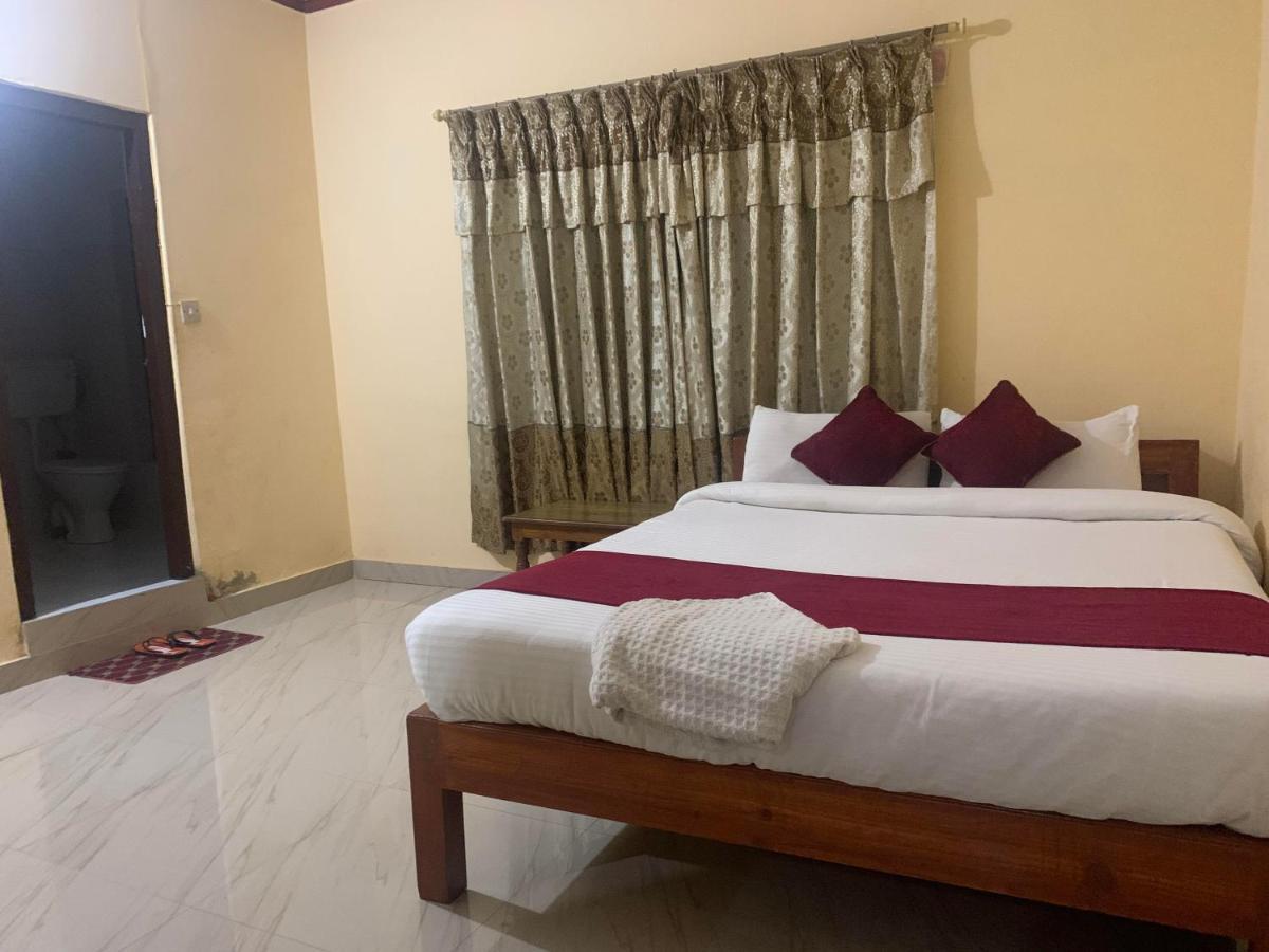 Hotel Peace Ganga Inn Pokhara Extérieur photo