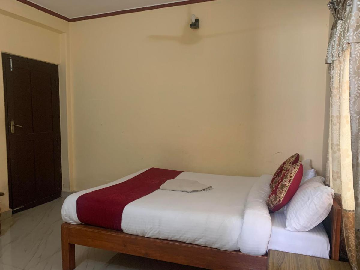 Hotel Peace Ganga Inn Pokhara Extérieur photo