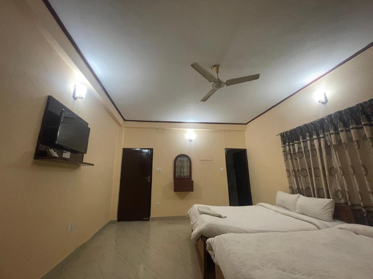 Hotel Peace Ganga Inn Pokhara Extérieur photo