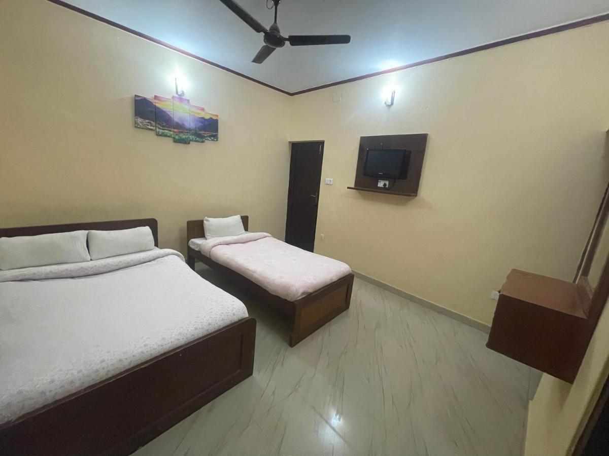 Hotel Peace Ganga Inn Pokhara Extérieur photo