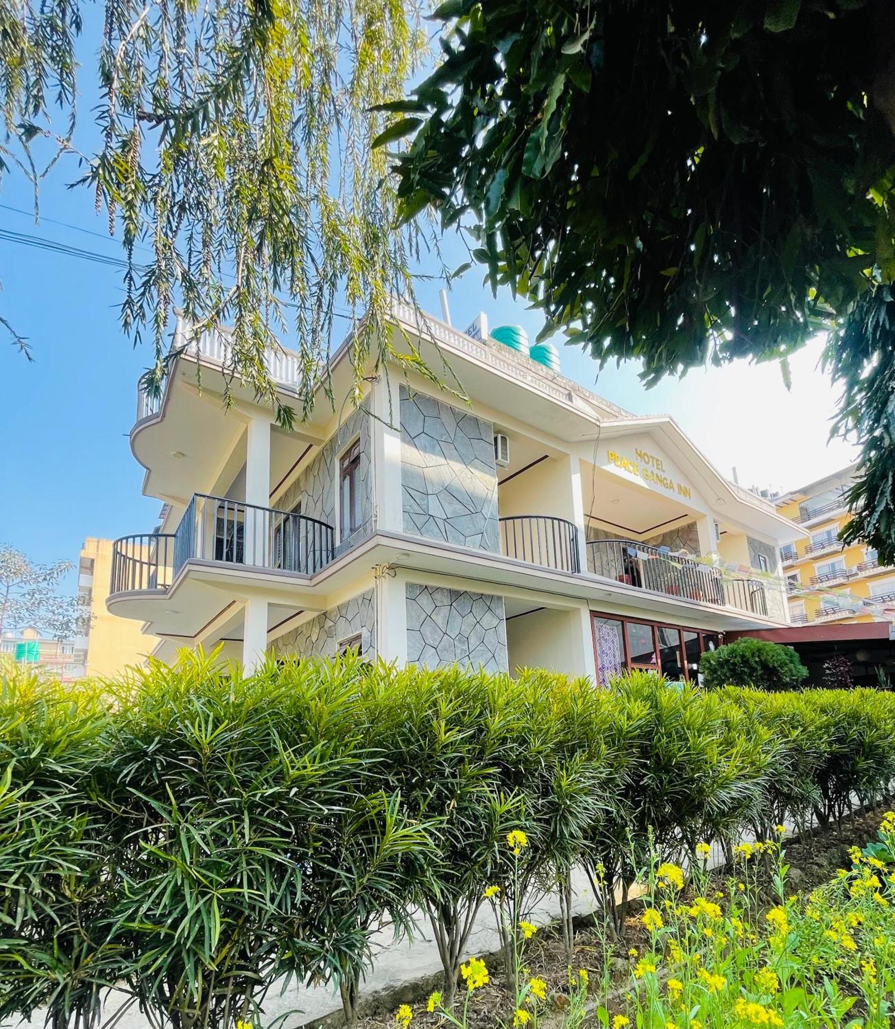 Hotel Peace Ganga Inn Pokhara Extérieur photo
