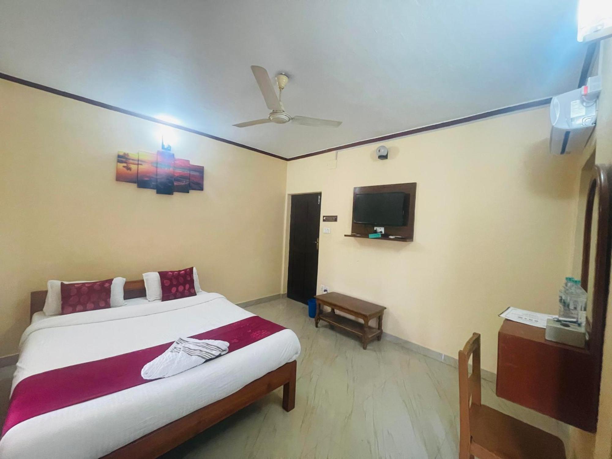 Hotel Peace Ganga Inn Pokhara Extérieur photo