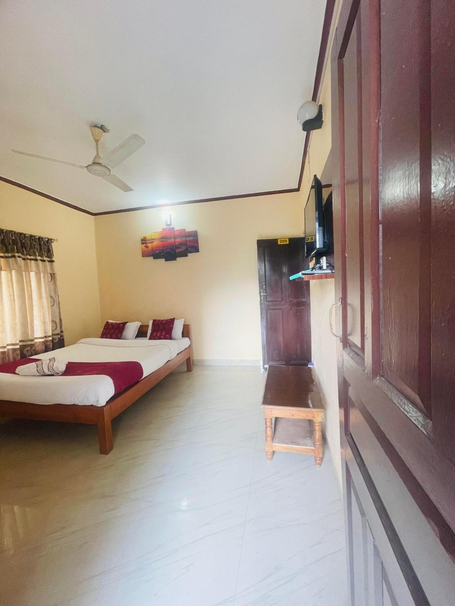 Hotel Peace Ganga Inn Pokhara Extérieur photo