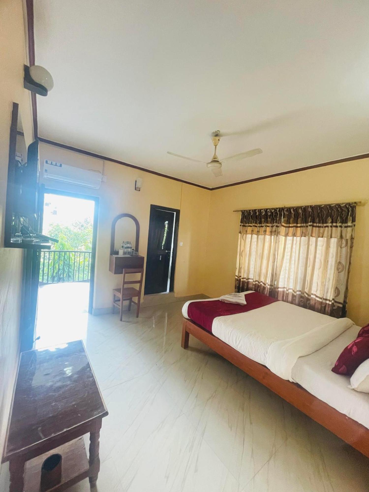 Hotel Peace Ganga Inn Pokhara Extérieur photo
